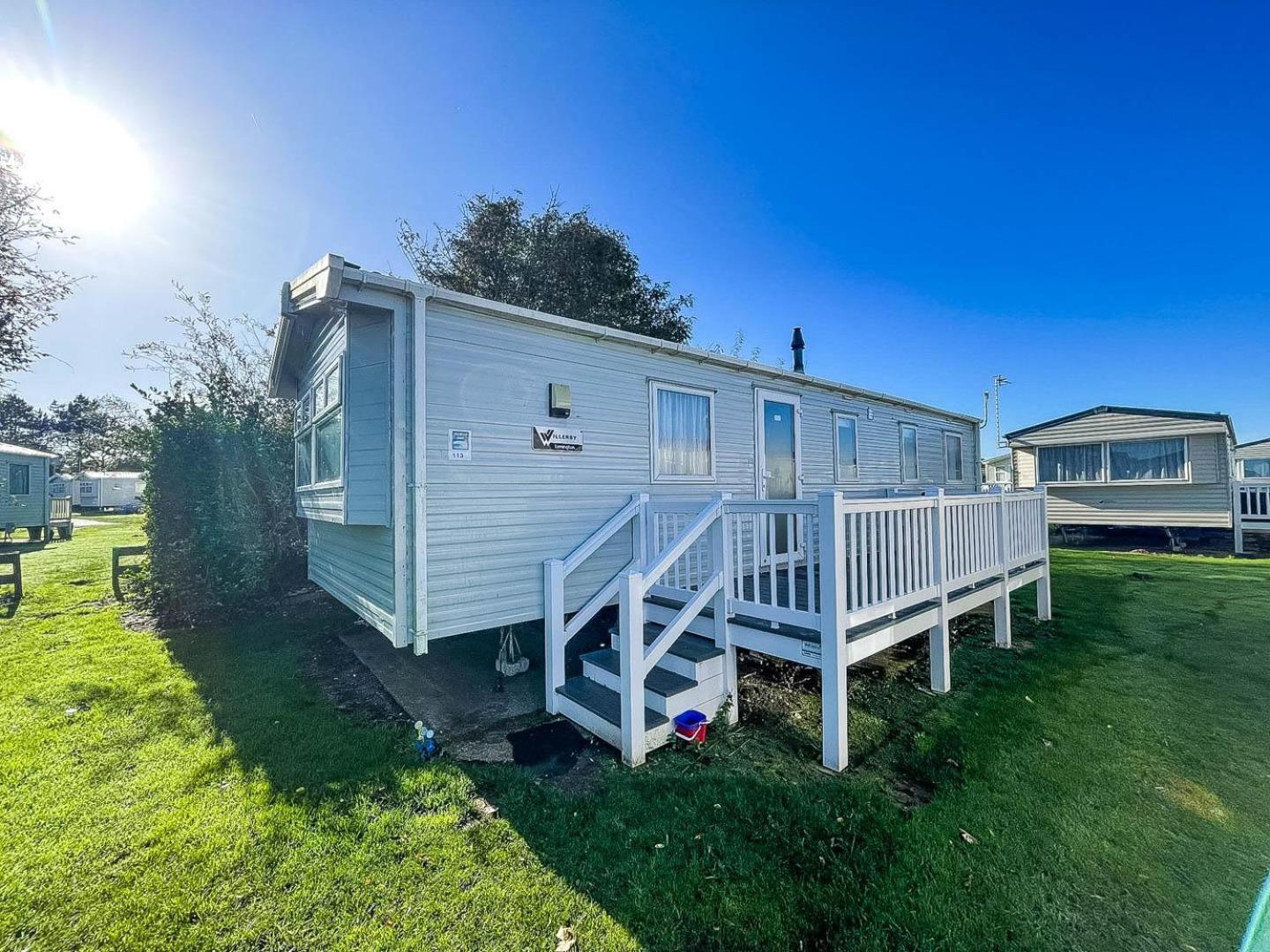 Lovely Caravan With Decking And Outside Furniture At Broadland Sands Ref 20113Bs Hopton on Sea 외부 사진